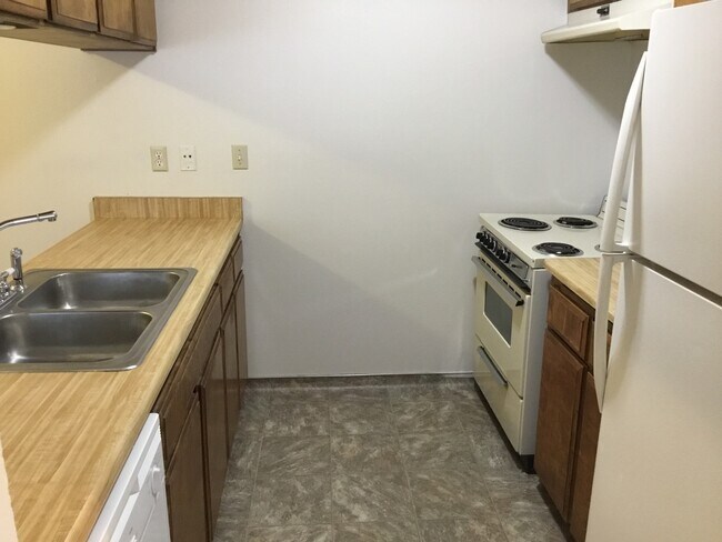 Building Photo - 563 W Alamos Ave
