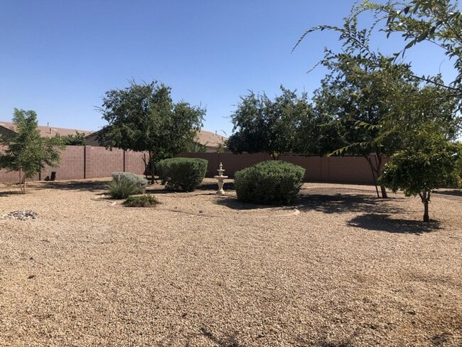 Building Photo - Beautiful 4 Bedroom / 2 Bath, in North Pho...