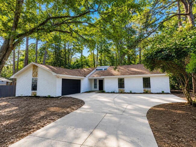 Building Photo - 723 Prestwick Dr