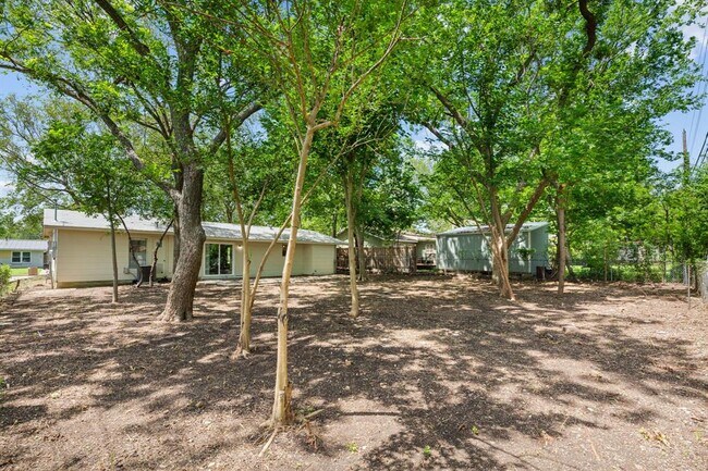 Building Photo - 5302 Robinsdale Ln