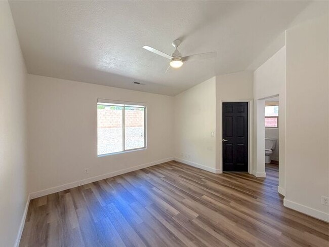 Building Photo - 3 bed, 2 bath home with 2 car garage