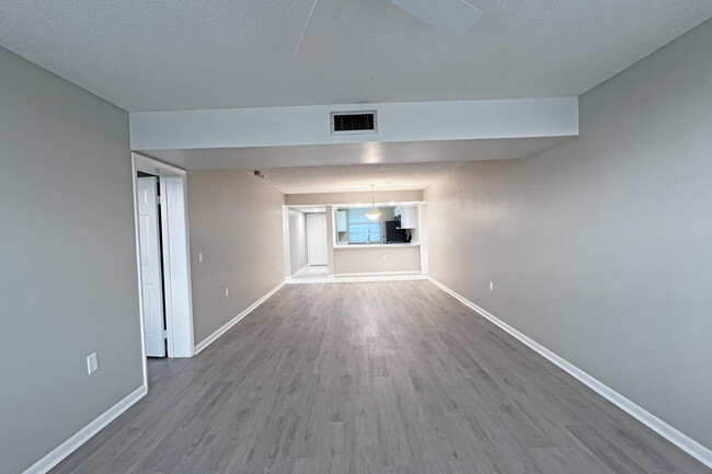 Building Photo - 3650 Whitehall Dr