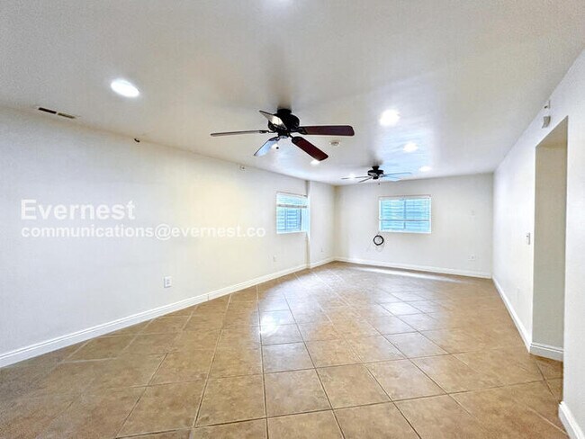 Building Photo - 615 Seawell Dr