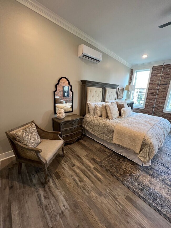 Building Photo - One Bedroom Downtown Lafayette - Fully Furnished