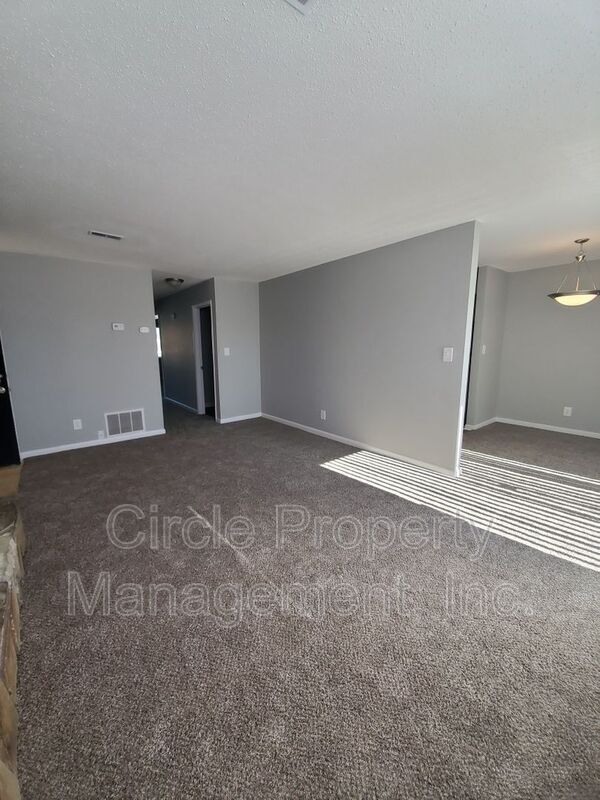 Building Photo - 2021 Highridge Dr SW