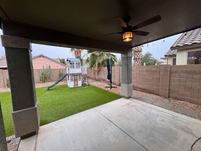 Building Photo - 30031 N Little Leaf Dr