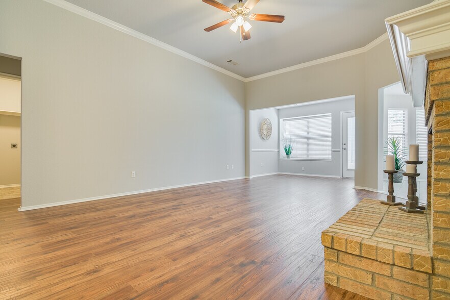 Family Room - 956 Carlin Ln