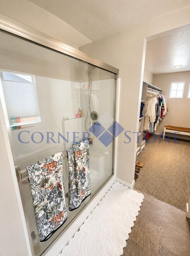 Building Photo - Spacious Family Home with 3-Car Garage & Fully Fenced Backyard in Nampa