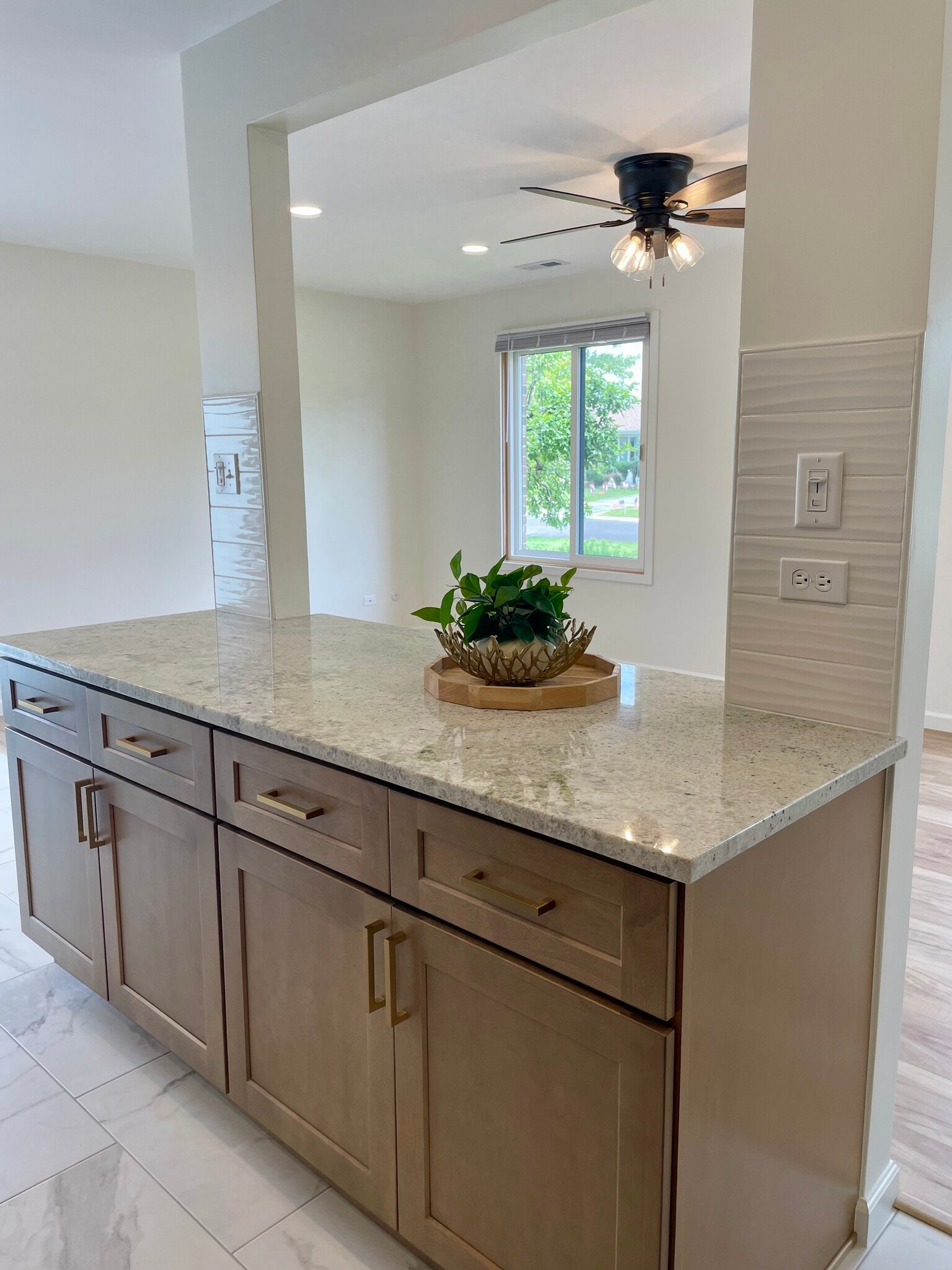Kitchen (1st Floor) - 16180 Apple Ln