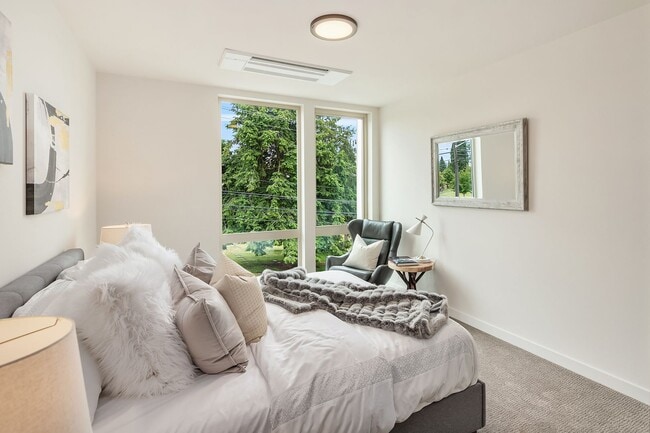 Building Photo - Bryant/Ravenna Townhouse