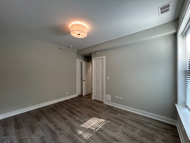 Building Photo - 1000 Crain St