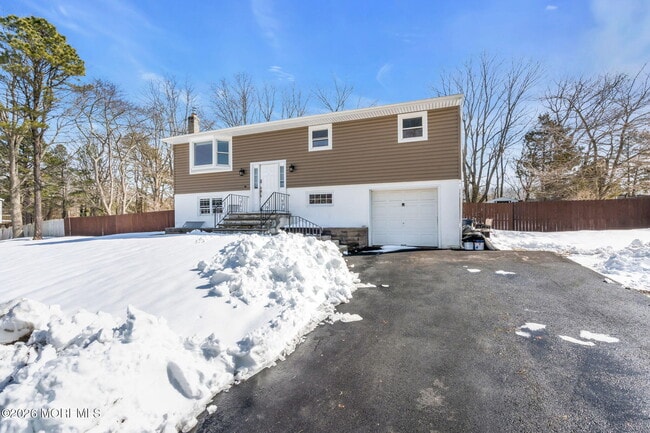 Building Photo - 117 Manhattan St