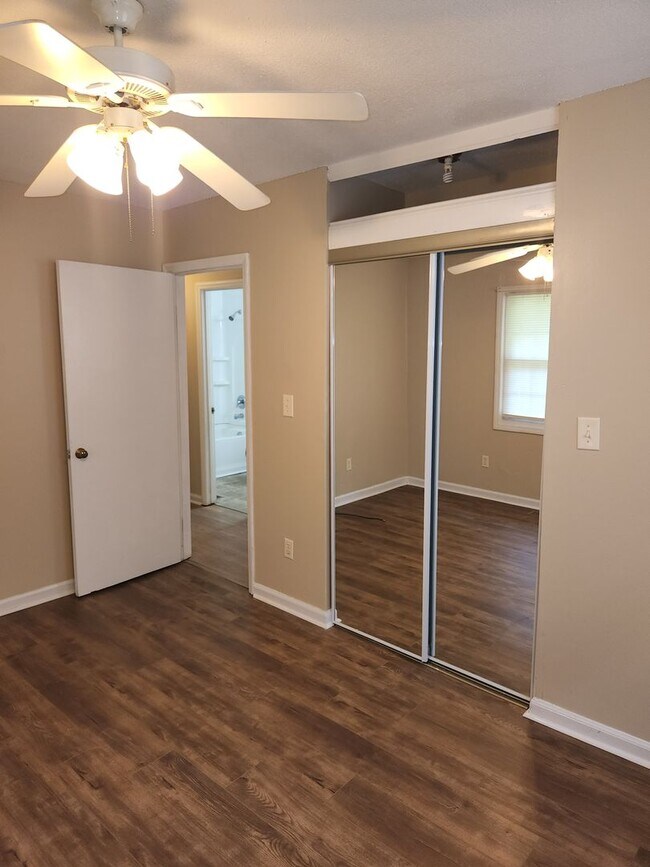 Building Photo - Hardee Acres