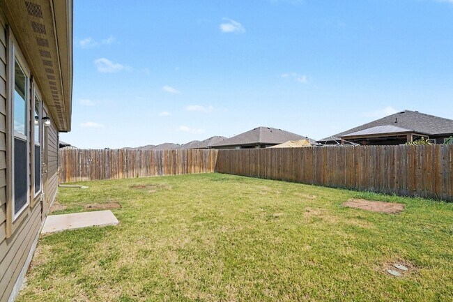 Building Photo - 1425 Waverley Dr