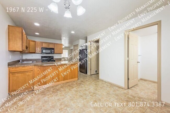 Building Photo - 1967 N 225 W