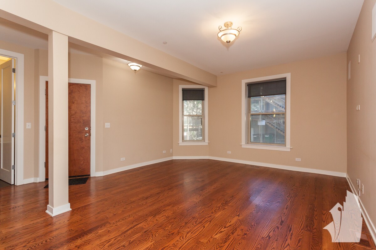 Building Photo - 815 W Newport Ave