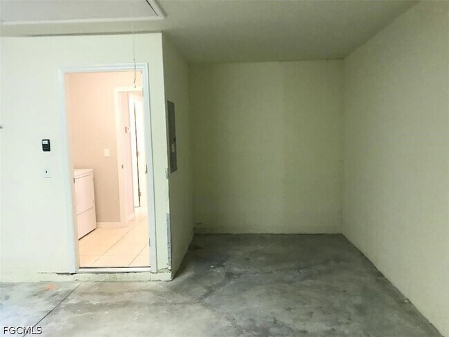 Building Photo - 4330 SW 7th Pl
