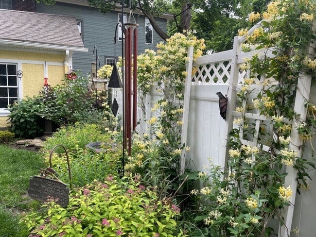 Building Photo - 410 Wellington Ave