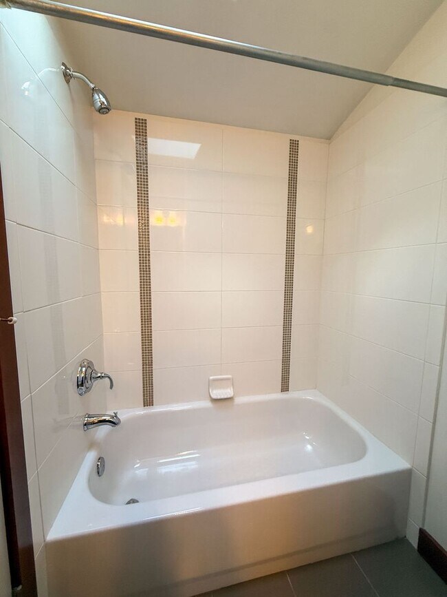 Building Photo - 3bd/2.5ba Seattle Townhome