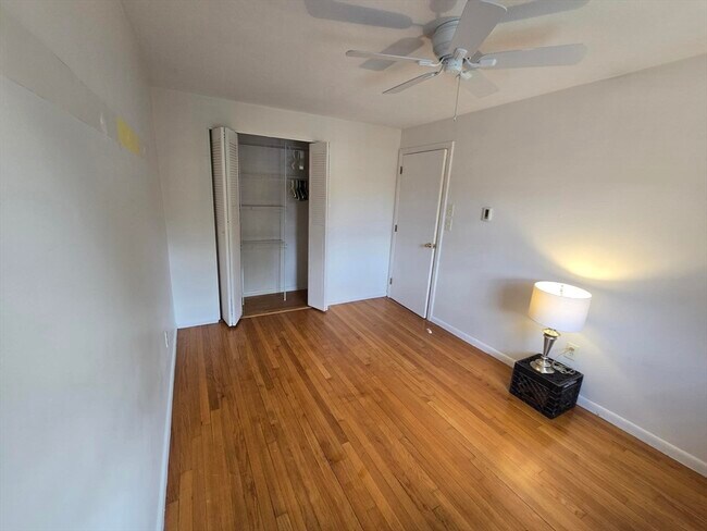 Building Photo - 5 Colonial Village Dr