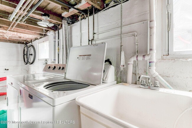 Building Photo - 82 Franklin Ave