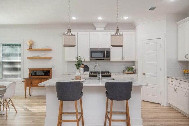 Building Photo - 667 Red Fern Rd