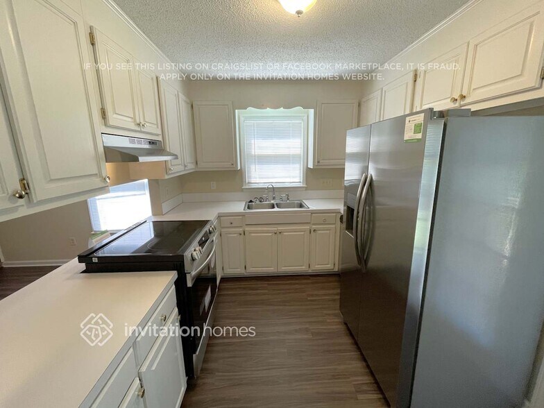 Building Photo - 2620 Woodcrest Dr SW
