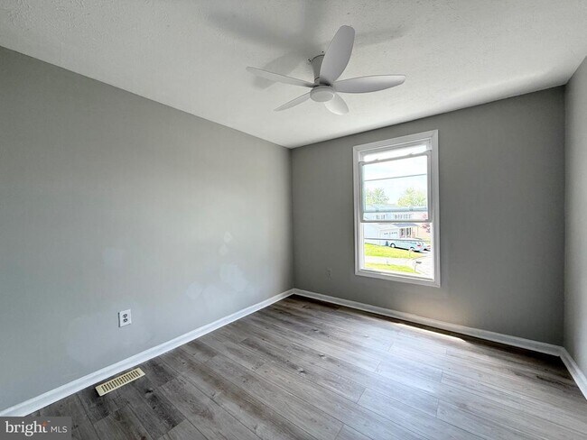 Building Photo - 2 Cinnabar Ct