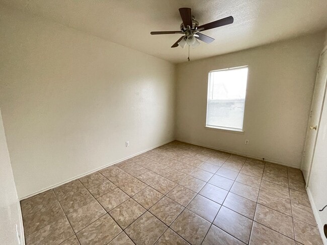 Building Photo - 1504 Windward Dr