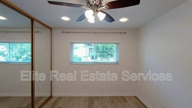 Building Photo - 255 Camino Del Cerro Grande