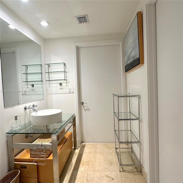Building Photo - 6000 Collins Ave