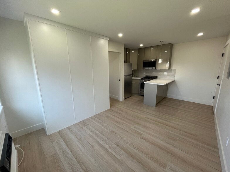  - TWELVE17 Ocean Ave