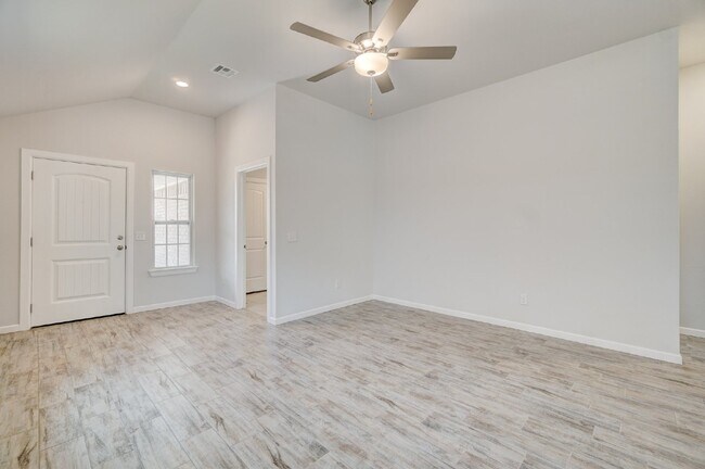 Building Photo - Edmond Home