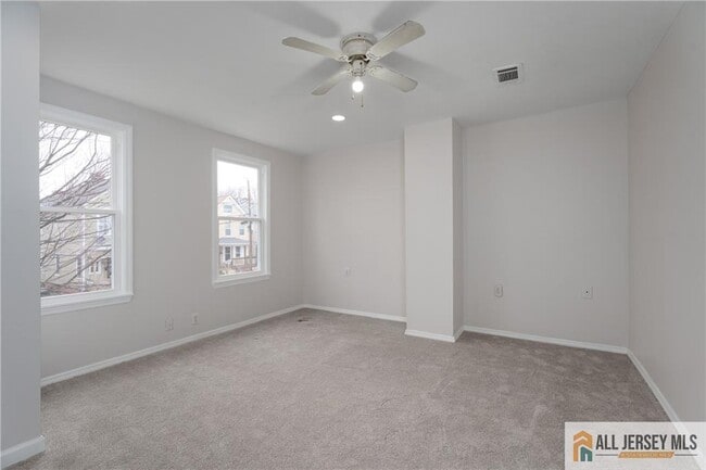 Building Photo - 264 Seaman St