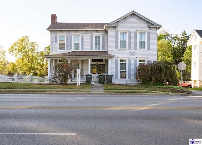 Building Photo - 208 N Mulberry St