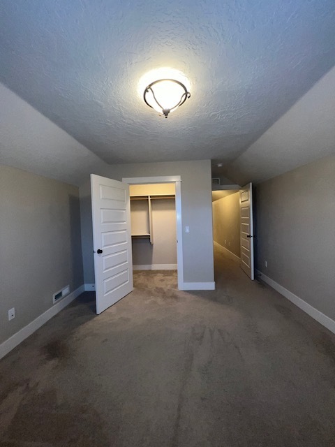 Building Photo - 4 Bed 2.5 Bath in Boise!