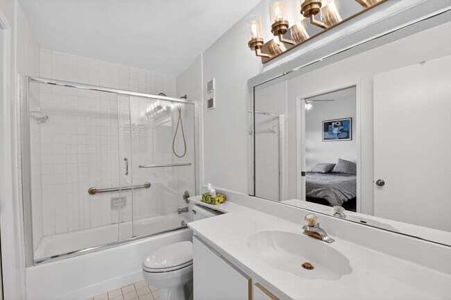 Building Photo - 6193 Pointe Regal Cir