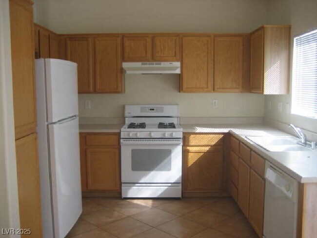 Building Photo - 6142 Highland Gardens Dr