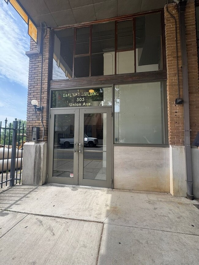 Building Photo - Knoxville Downtown living!!!  Historic Day...