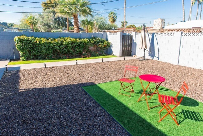 Building Photo - Gorgeous Fully Furnished 3 Bd 2 Bath Vacation Home!