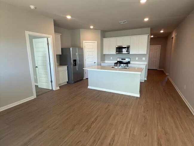 Building Photo - 2924 Firefly Dr