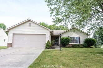 Building Photo - "Charming 3-Bed, 2-Bath Home with 1263 Sq Ft in Westfield's Serene Useppa Ct"