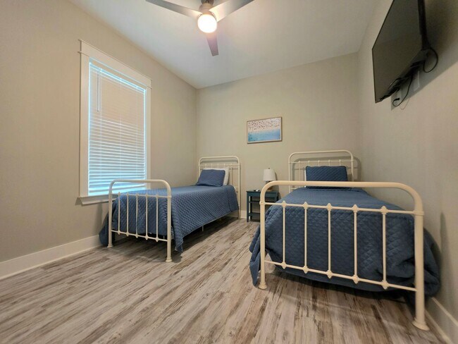Building Photo - 8088 Carmel Cir