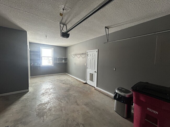 Building Photo - 3423 Minor Dr