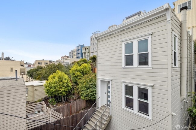 Building Photo - 971 Filbert St