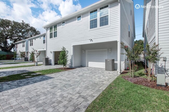 Building Photo - Amelia Island Coastal Charmer!