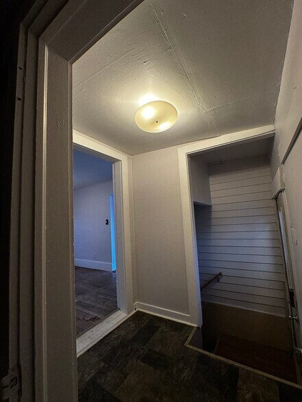 Building Photo - 305 S Western Ave