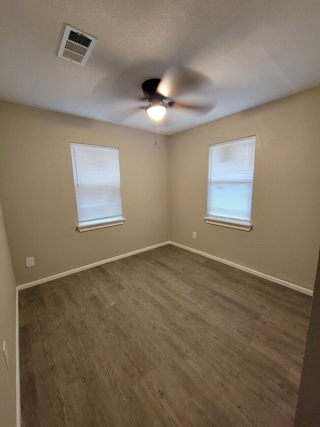 Building Photo - Recently Updated 3 Bed 2 Bath in Gun Barre...