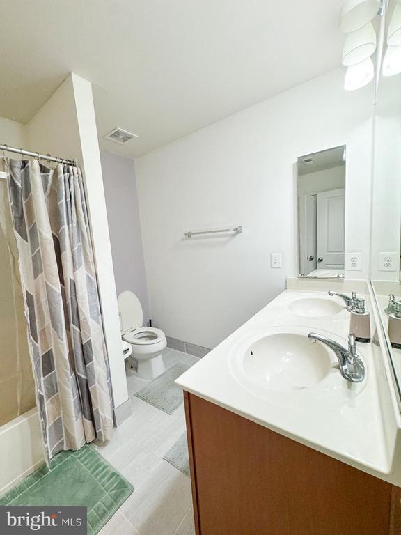 Building Photo - 42462 Dogwood Glen Square