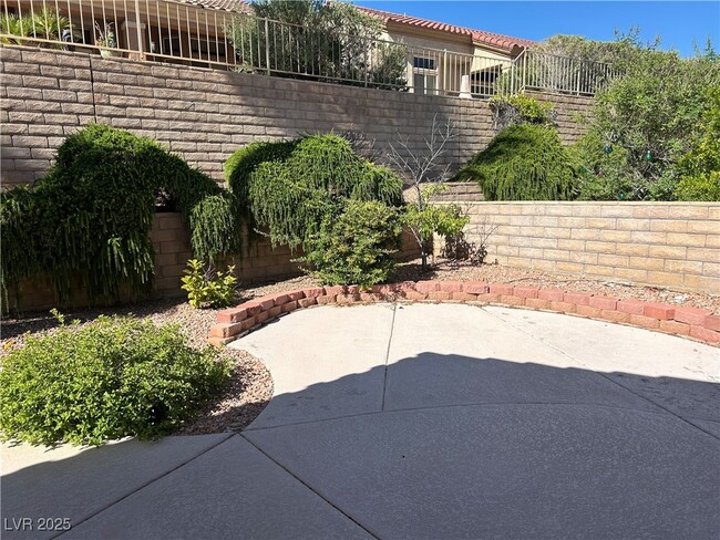 Building Photo - 10041 Woodhouse Dr